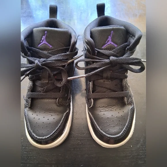 Nike Air Jordan 1 - Picture 2 of 6